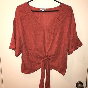 Cropped flowy blouse with flower design